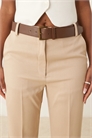 Брюки приталенного прямого кроя с ремнем из полиуретана артикул 140698375
