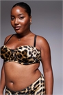 ASOS DESIGN Curve Kora — бархатный бюстгальтер с косточками и леопардовым принтом артикул 149315904