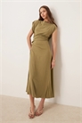 Льняное платье средней длины с открытой спиной и драпировкой на талии артикул 141270656