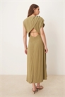 Льняное платье средней длины с открытой спиной и драпировкой на талии артикул 141270656