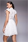 Мини-платье Rowne с кружевом, высоким воротником, короткими рукавами и зауженной талией артикул 151182092
