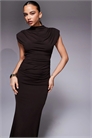 Макси-платье с высоким воротником, драпировкой, плечевыми накладками и открытой спиной артикул 152901437