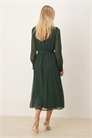 Платье средней длины с длинными рукавами и V-образным вырезом артикул 136873570