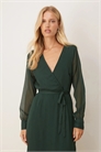 Платье средней длины с длинными рукавами и V-образным вырезом артикул 136873570