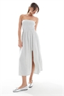 Платье средней длины с вырезом на талии и вставками, без бретелек артикул 141497903
