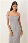 Платье-карандаш средней длины с открытыми плечами артикул 150933831