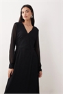 Платье средней длины с длинными рукавами и V-образным вырезом артикул 148080193