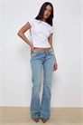 Жесткие джинсы с заниженной посадкой и расклешенными брючинами артикул 148291098