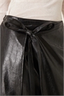 Юбка-миди из искусственной кожи с запахом и завязками артикул 152799265