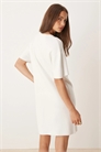 Трикотажное платье-футболка с короткими рукавами артикул 148262649
