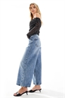 Джинсы свободного кроя с широкими брючинами артикул 149593766