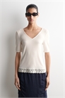 Футболка с V-образным вырезом, ребристой отделкой и кружевной окантовкой артикул 1332940001
