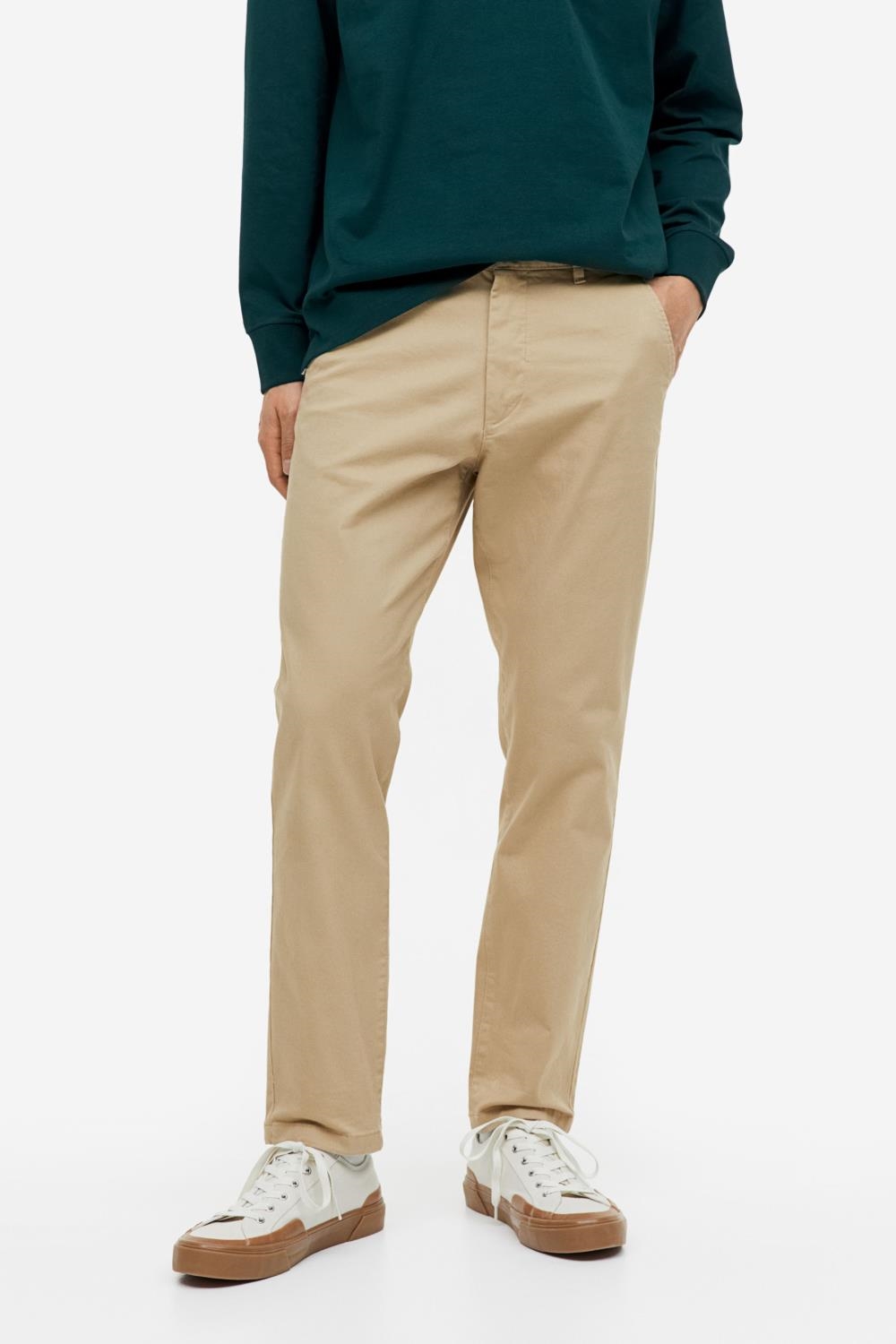 С чем носят брюки чинос голливудские звезды? Стильные образы Райана Рейнольдса.